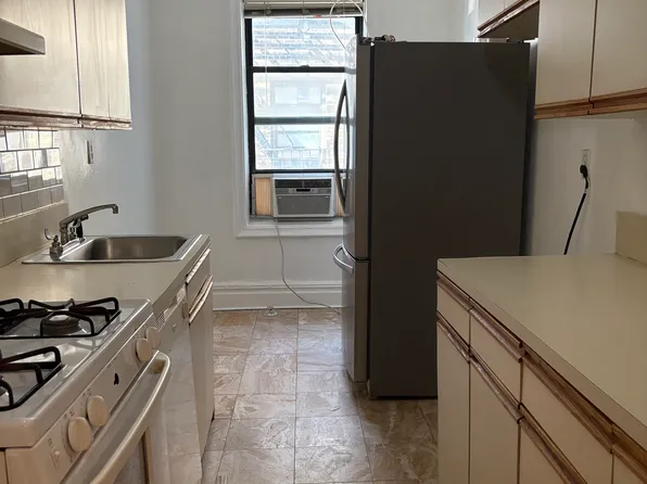 50-05 43rd Avenue image 8 of 19