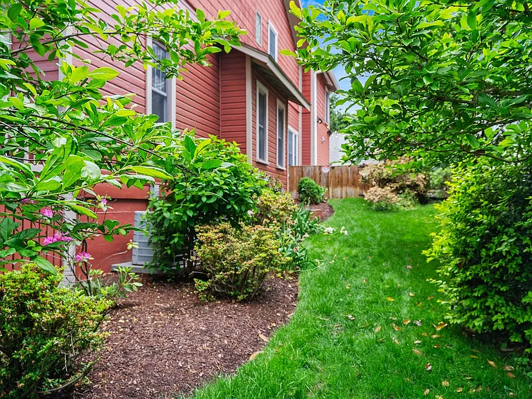 5213 Cathedral Ave NW — Photo 46