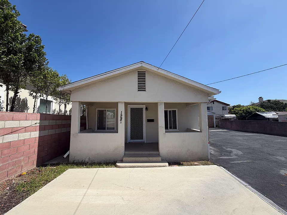 126 Florence Ave #128-1/2