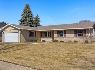 114 Parkchester Rd, Elk Grove Village, IL 60007