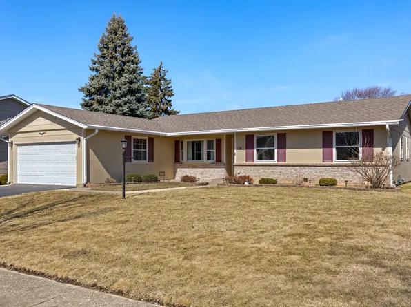 114 Parkchester Rd, Elk Grove Village, IL 60007