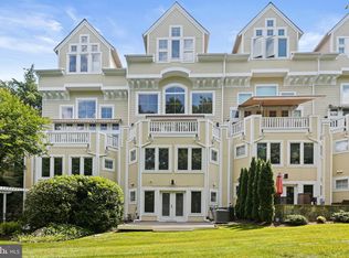 2040 Beacon Heights Dr, Reston, VA 20191