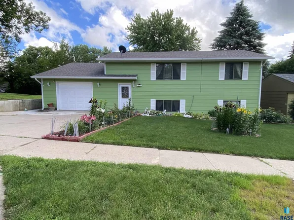 1904 S Fox Trl, Sioux Falls, SD 57103