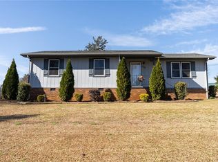 513 Burriss Ave, Seneca, SC 29672