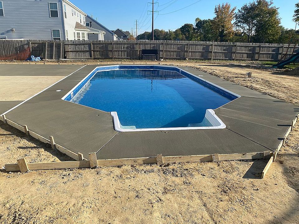 2nd image of 828 Corona Ln