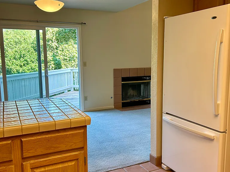 806 Isbel Ct — Photo 9