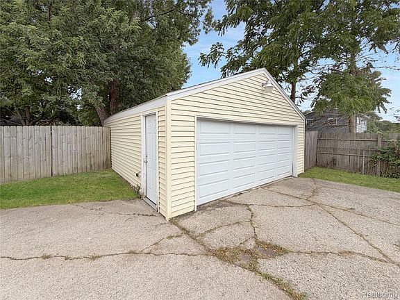 4th image of 1380 Audrey St