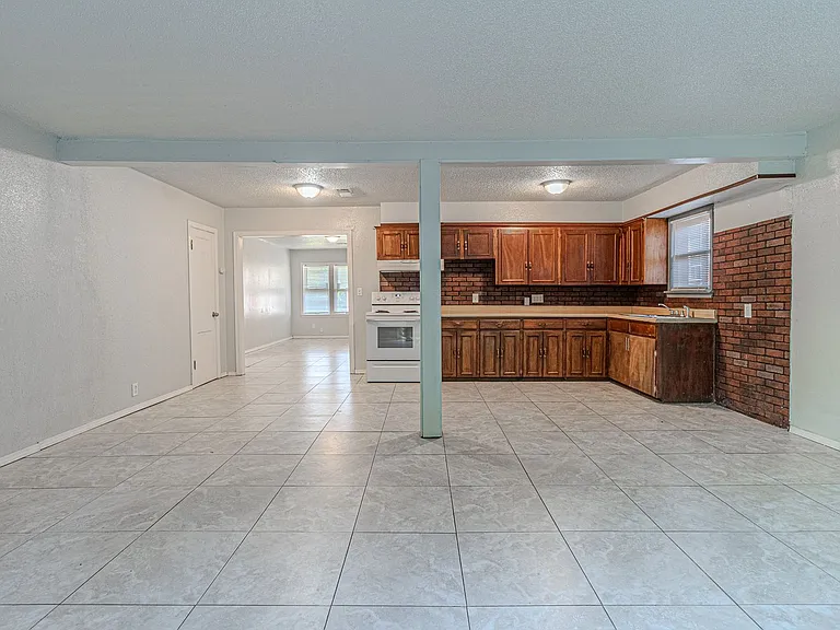 2705 NE 18th St — Photo 21