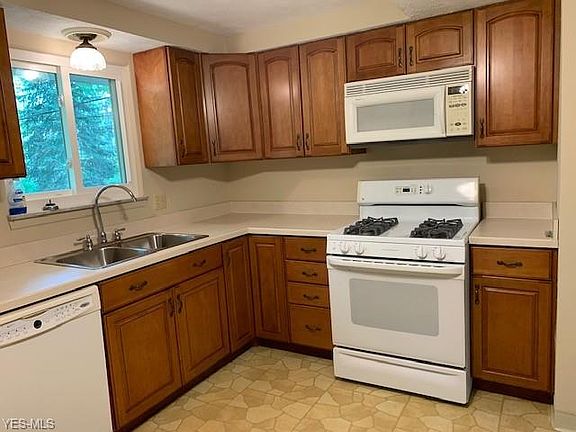 5th image of 7806 Hoover Ct