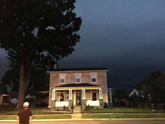3rd image of 21 E Walnut St