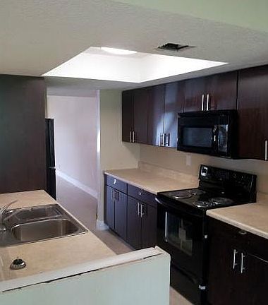 4th image of 3953 NW 94th Ter