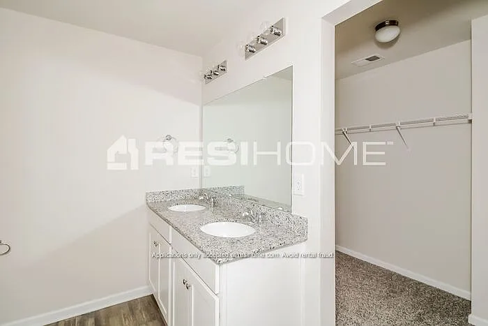 194 Queens Cir — Photo 13