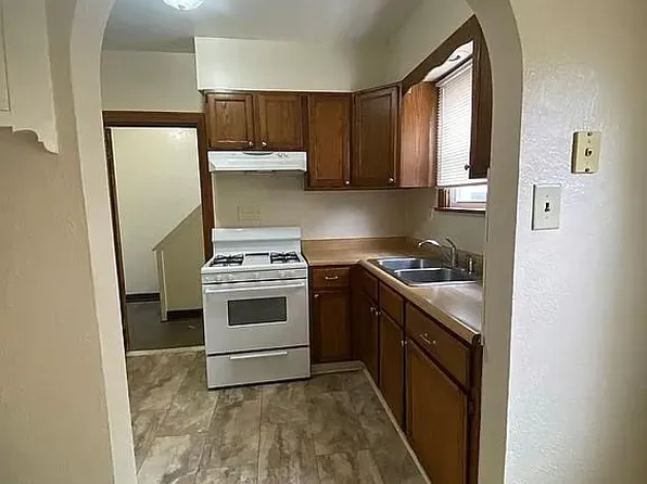 1905 Wyndhurst Rd, Toledo, OH 43607