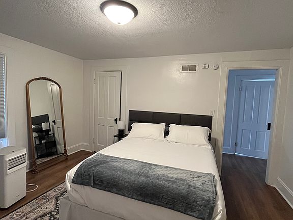 4th image of 215 W 16th St #2