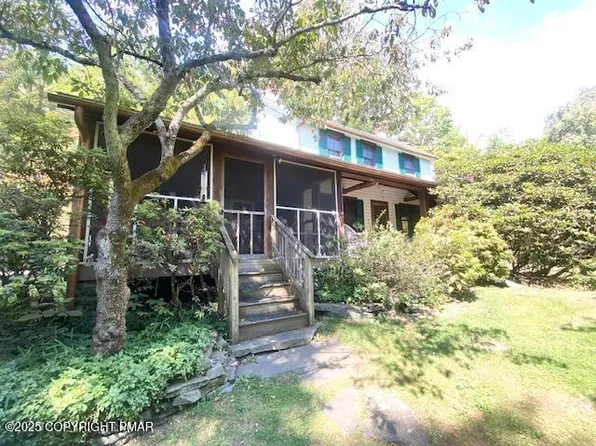 1153 Milford Rd, Dingmans Ferry, PA 18328