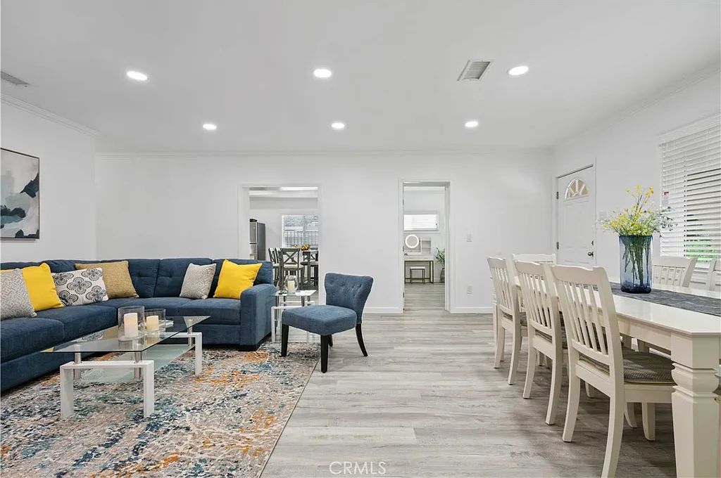 4 bed, 1726 sqft, $4,850 — Photo 3