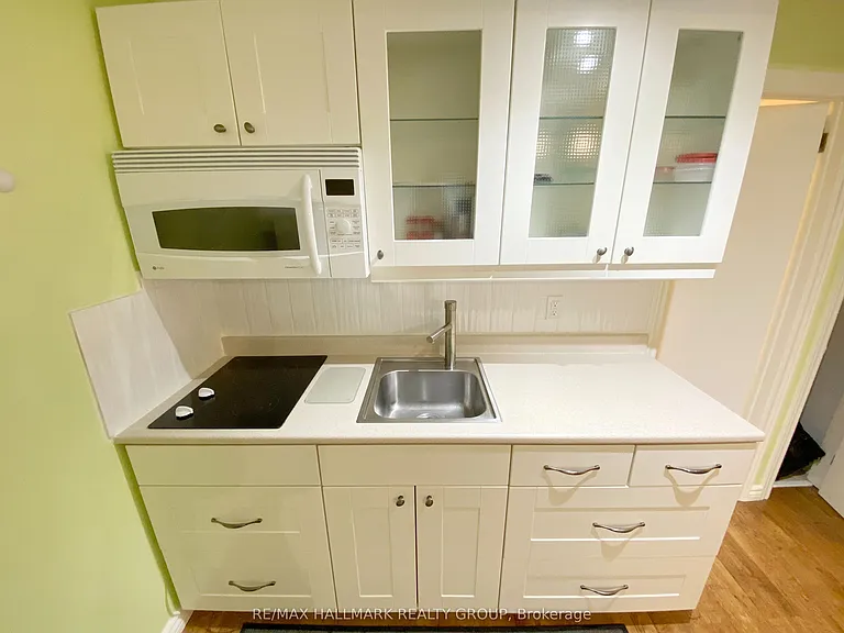 668 Morin St #B — Photo 13