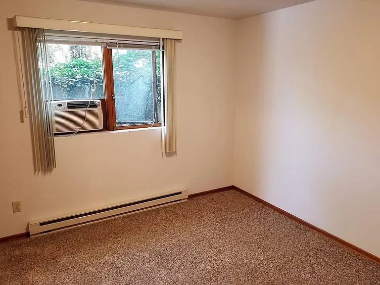 1630 E South Riverton Ave #7 — Photo 10