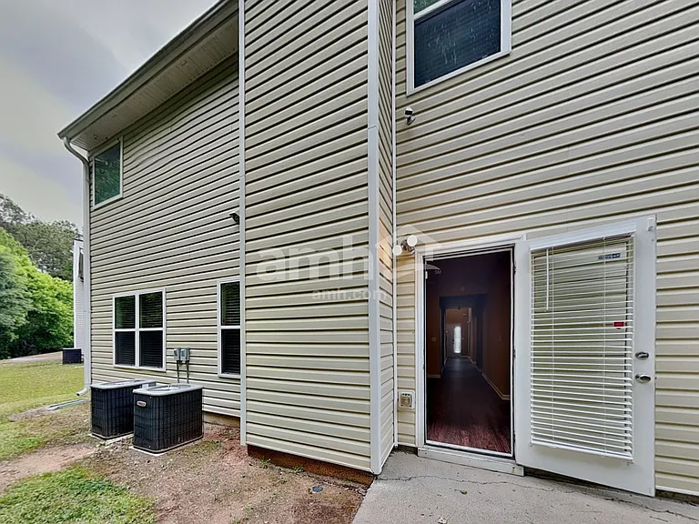 4813 Madison Point Cir — Photo 24