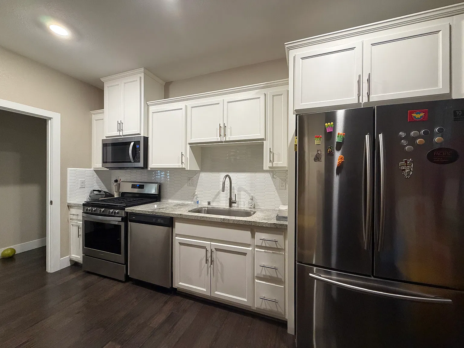 5 bed, 3877 sqft, $4,350 — Photo 4