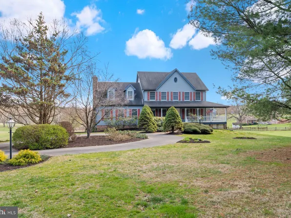 6504 Chantilly Dr, Sykesville, MD 21784