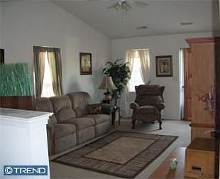 living rm vaulted ceiling