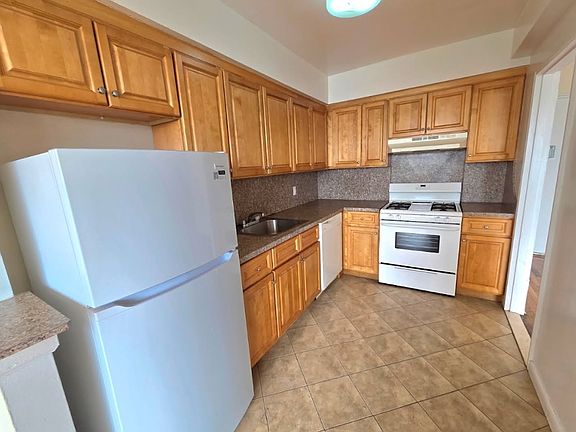 4th image of 16218 86th Ave #2