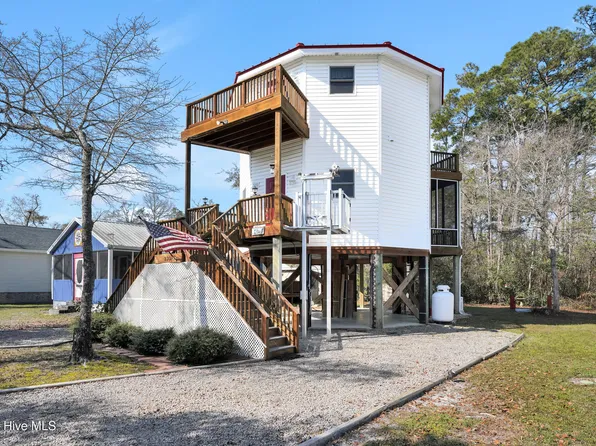233 NE 75th Street, Oak Island, NC 28465