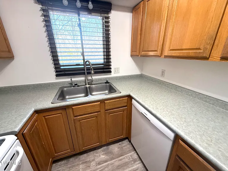 1225 Carriage Cir #203 — Photo 7