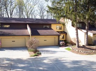 854 Hampton Ridge Dr, Akron, OH 44313