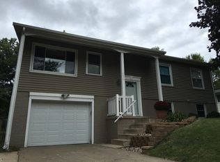 6050 Crestridge Ave SW, Cedar Rapids, IA 52404