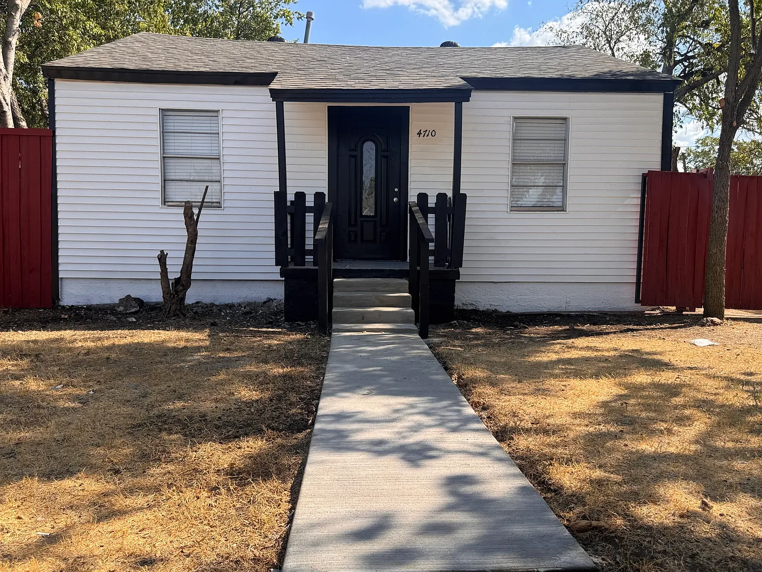 3 bed, $2,300 — Photo 1