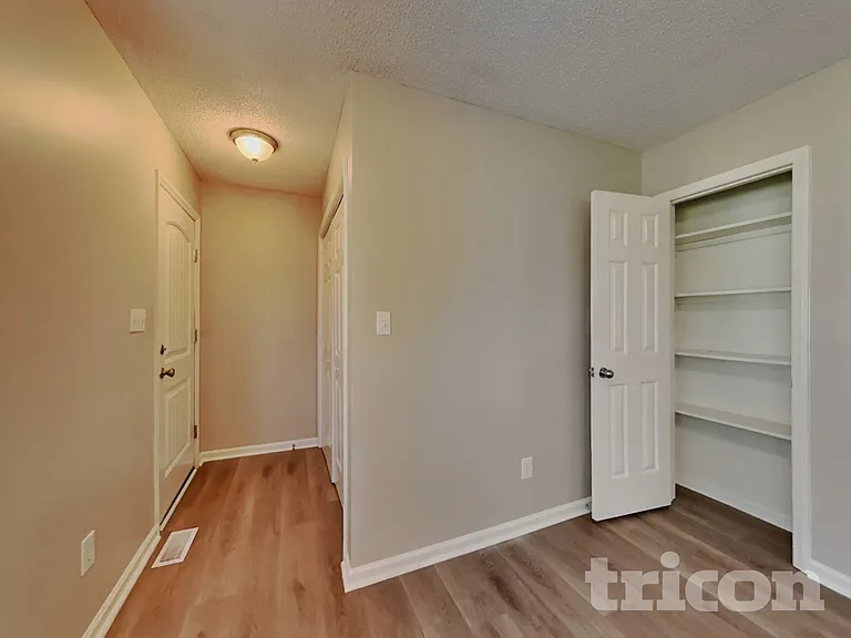 1004 Spruce Dr — Photo 7