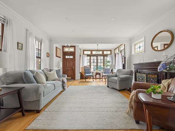 9221 Ridge Boulevard image 2 of 12