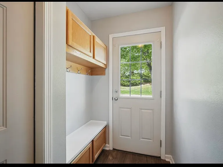 1282 SE Village View Ln — Photo 3
