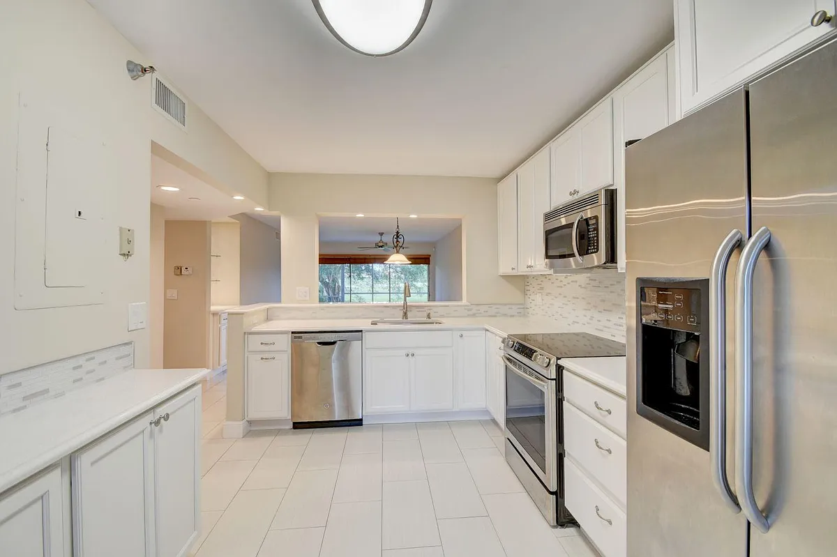 kitchen - 260 NW 67th St #102