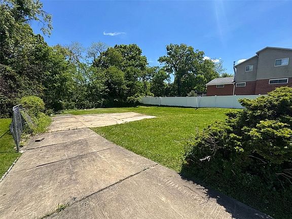 3rd image of 3301 Valewood Dr