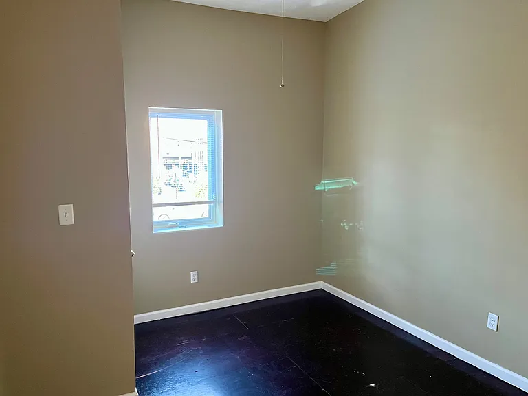 105 W Market St #2 — Photo 3