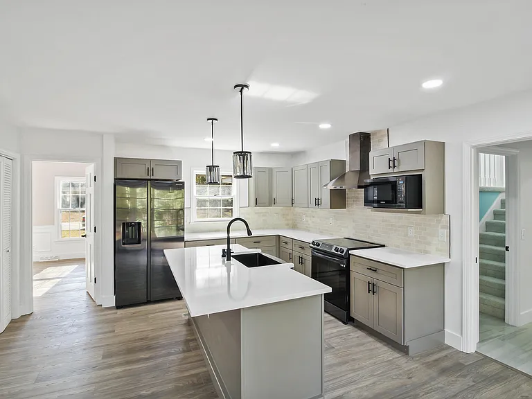 305 Mayfield St — Photo 17