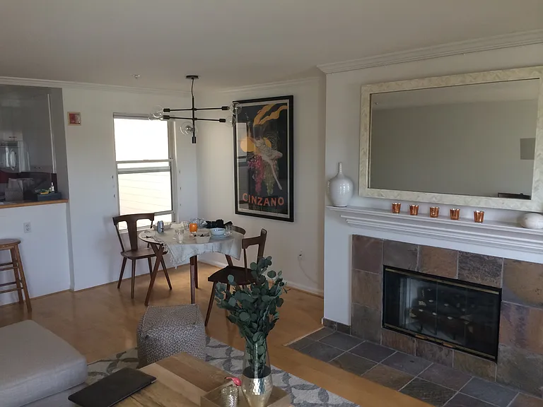 Dining nook
Wired for TV above Fire Place