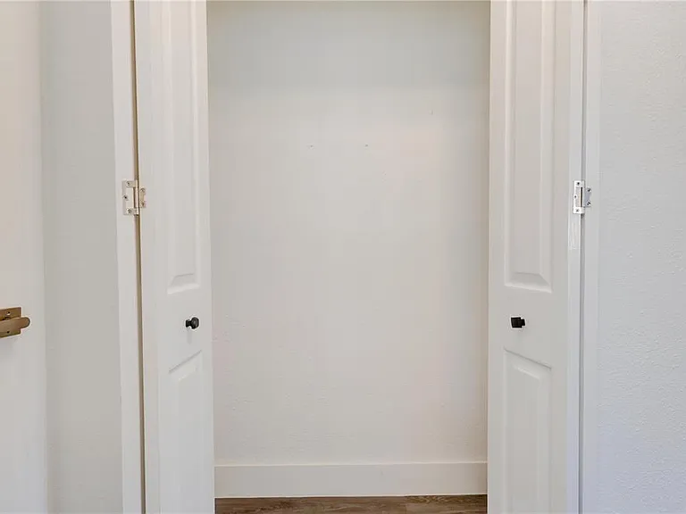 2261 S Flagler Ave — Photo 39