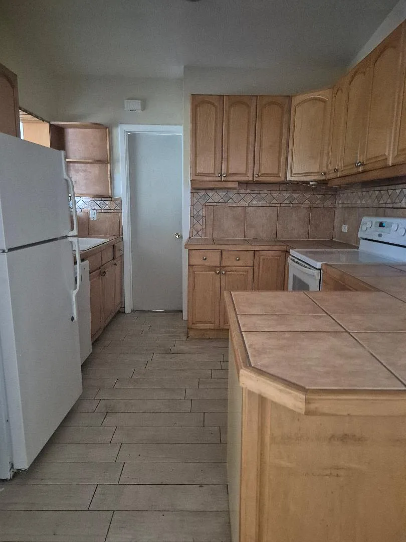 3 bed, 1825 sqft, $2,000 — Photo 2