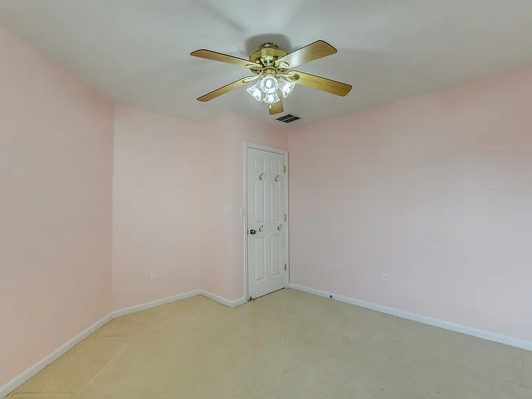 403 Taggert Dr — Photo 24