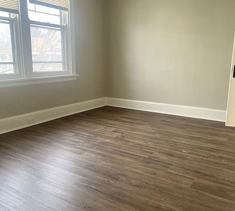5th image of 4011 Ivanhoe Ave