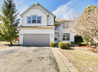 128 Emerald Dr, Streamwood, IL