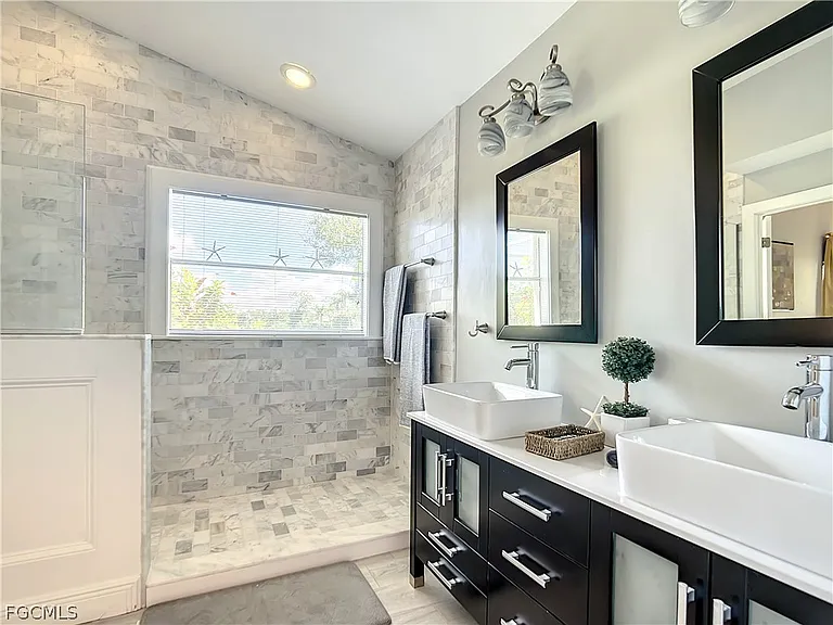 13633 Admiral Ct — Photo 30