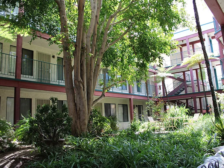 Santa Fe Manor — Photo 4
