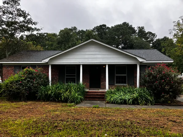 416 W Ashe St, Burgaw, NC 28425