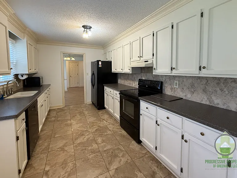 2071 Howlong Ave — Photo 7