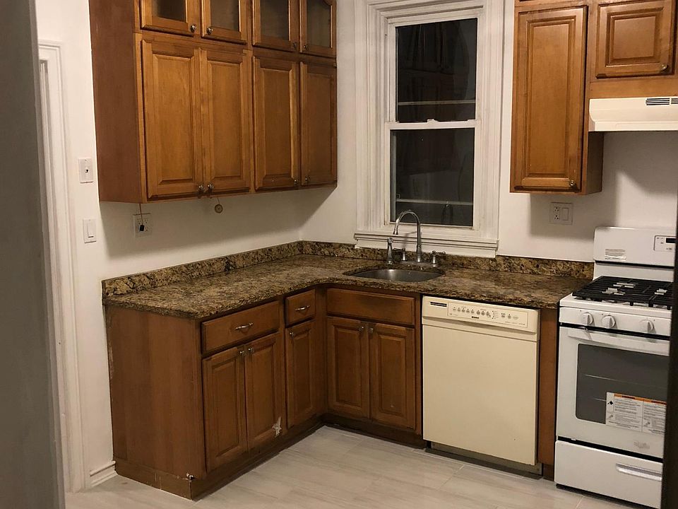 Spacious kitchen includes dishwasher and cabinet lighting. N